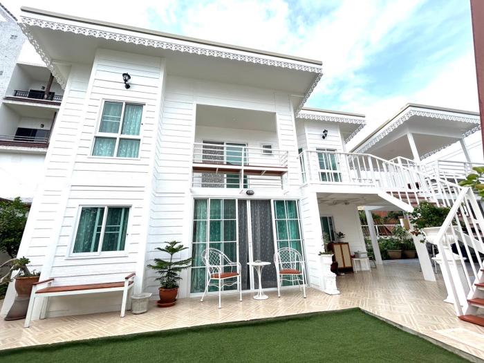 White house in Pattaya 3Bedroom