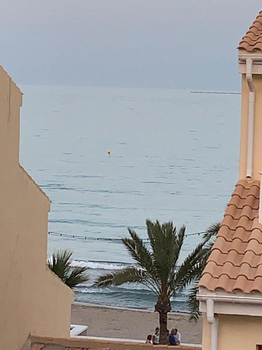 Segunda línea de la playa con vista