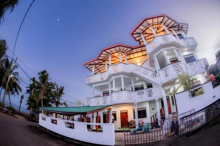 7 Waves Hotel