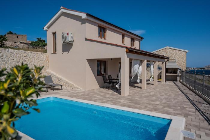 Villa Kamia with private heated pool and electric vehicle adapter