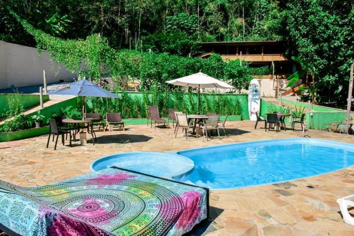 Chalé com 2 Suítes Piscina e Quadra de Vôlei