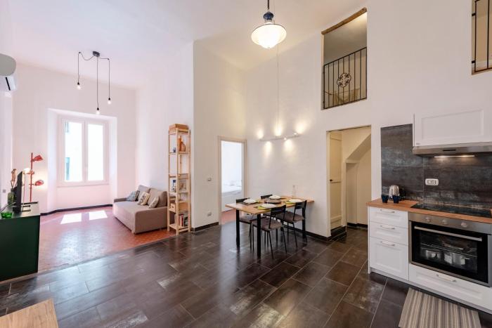 JOIVY Excellent 2-bed flat in Genoas Old Town