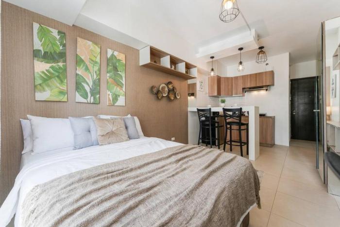 Furnished Studio in Avida Towers Riala, Cebu IT Park with Pool, Fast WiFi, Netflix and More