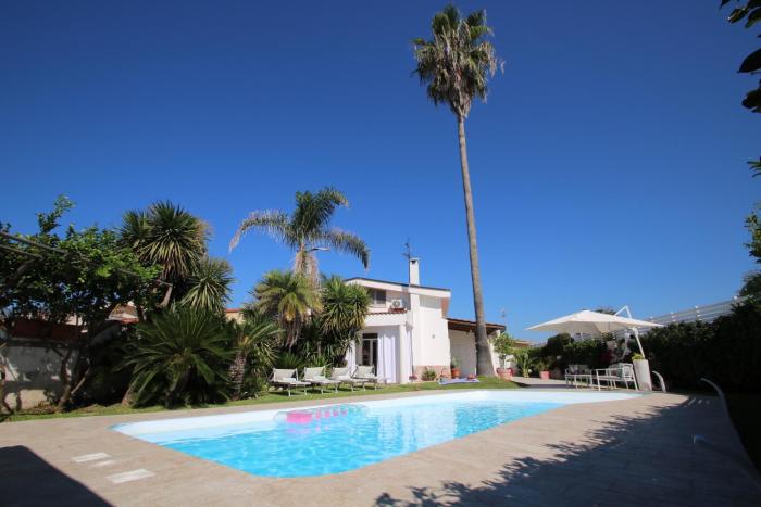 Edri beach house - Villa con piscina