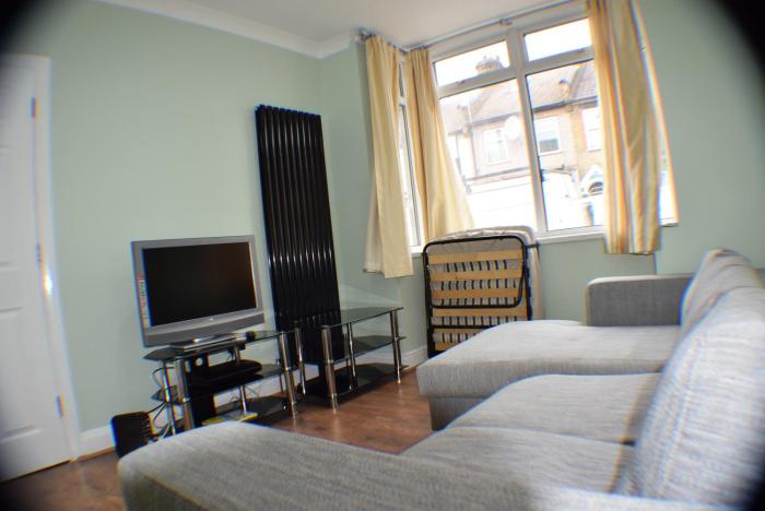 Nice 3 Bedroom House - Walthamstow