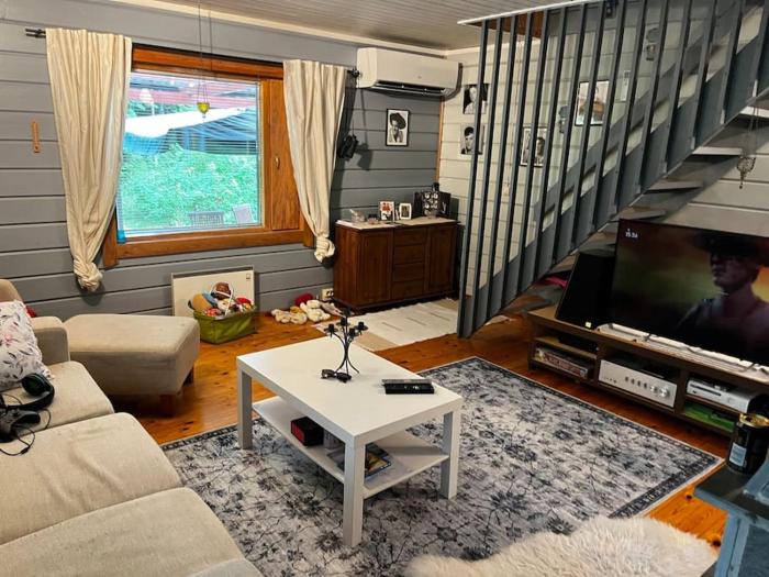 Mökkituulos, beds for 4 One big bedroom, two beds separated with a big wardrobe