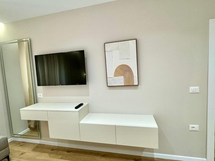 E&R Apartments at Myslym Shyri