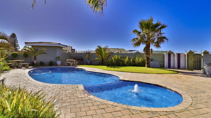 Trio Towers Beach View Apartment