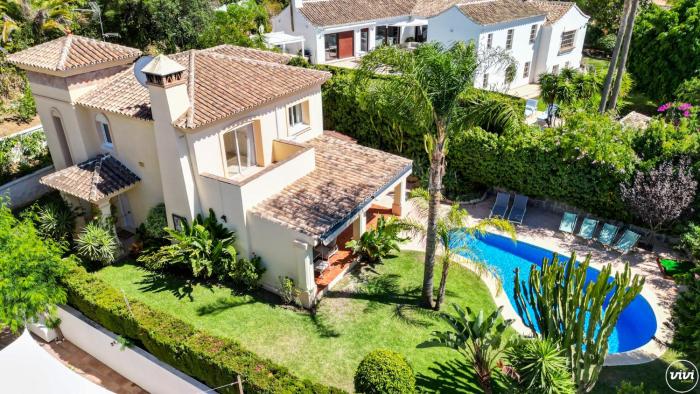 ViVi Homes -Villa Alpetona Private Pool, Garden & Beach