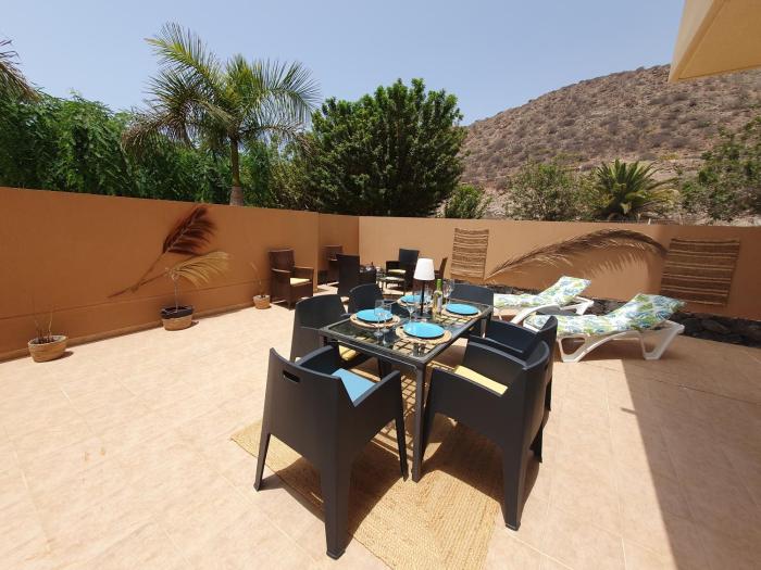 Appartement rénové 2 chambres, grande terrasse S-O, parking privé