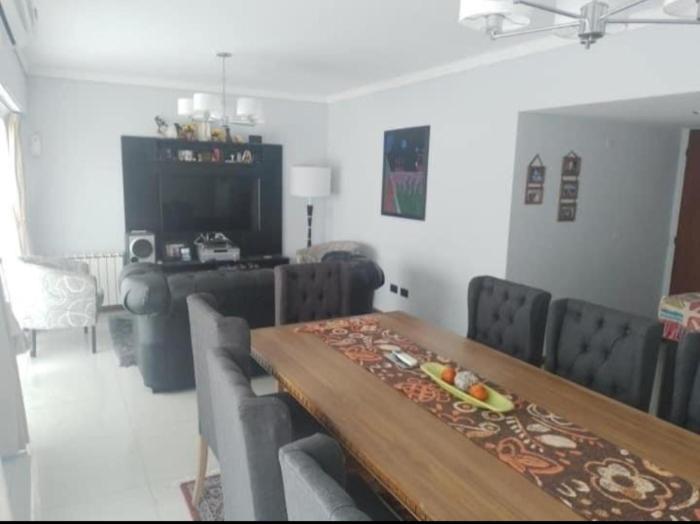 DPTO EN PLENO CENTRO 3 AMB con COCHERA no se acepta grupo de jovenes