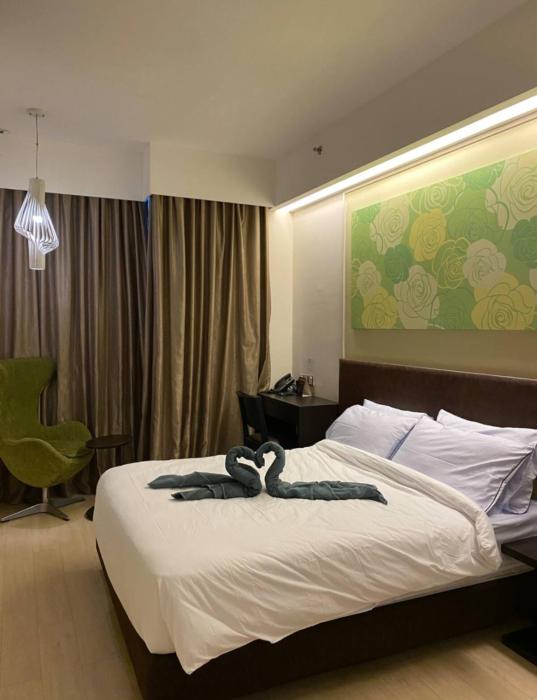 PJ Centrestage Hotel walkable to LRT-2