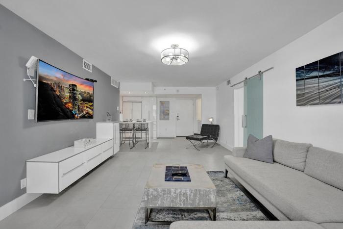 Ocean View Elegant 2BDR 2BA Condo Beach Access 714