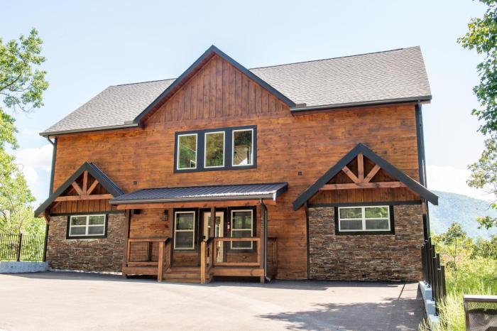 Augys View- Mountain Views-large parking-Large Cabin