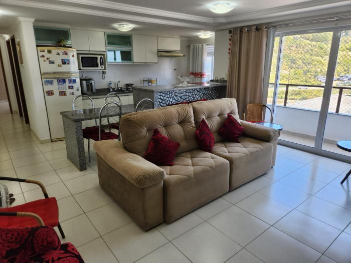 Belo apê de 2 quartos com ar-condicionado na quadra da praia!