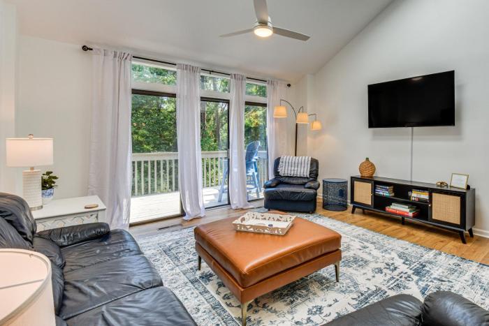 Keowee Key Condo w Lake Access & Community Pools!