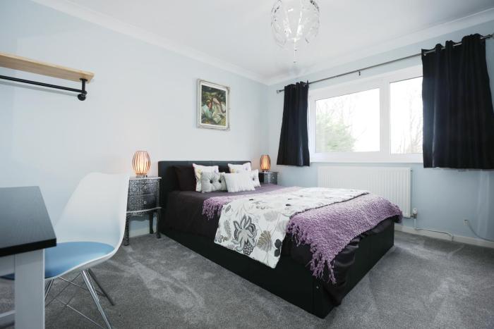 Llwyn Pia by N And N Stays Ltd, with Private Pool, Sauna and hot tub, perfect for relocation, workers or Your Ideal Getaway