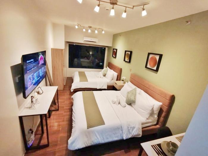 Air Residences-The House of Five 2Queen Bed