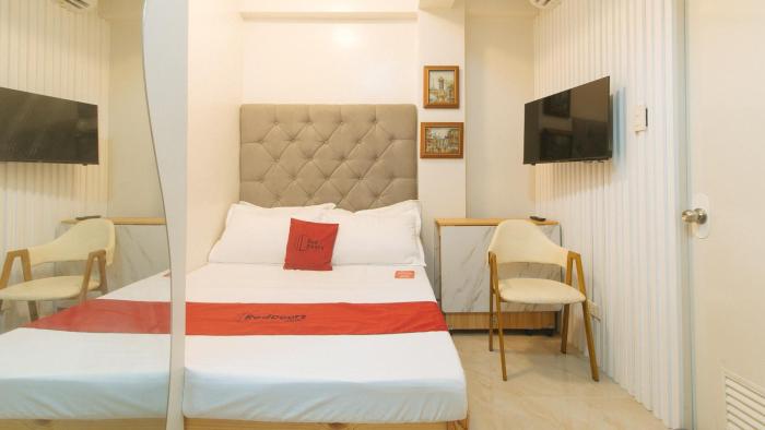 RedDoorz at Delorian Residences