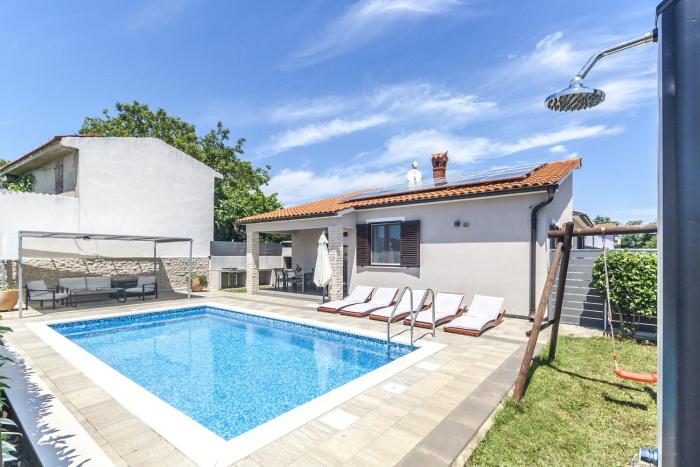 Holiday House Gortan for 7 people near Pula with children playground and private pool - pet friendly