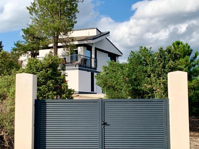 Chalet a estrenar, espectaculares vistas a la montaña