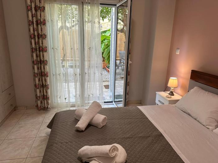 EliasNest Evterpi - Διαμέρισμα με σοφίτα και κήπο στο κέντρο της Καλαμάτας