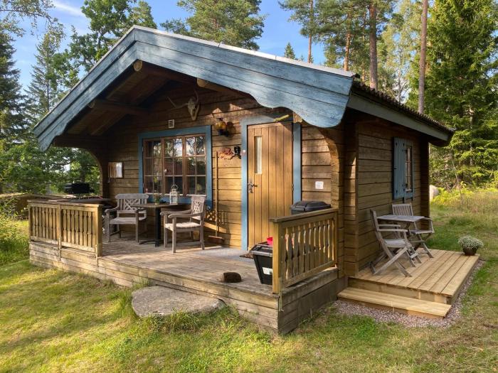 Timrad stuga i kanten av skogen med SPA möjlighet