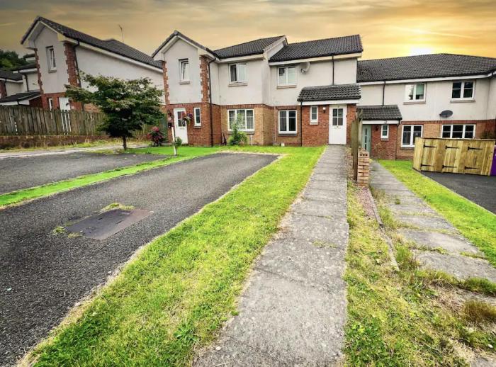 Glasgow Central - Entire house - Free Parking , Free super fast Wifi , Private garden & Parking security