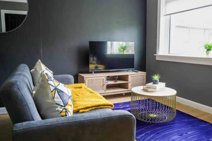 2 BDR House At Caledonia Luxe Stays Short Lets & Serviced Accommodation Bathgate