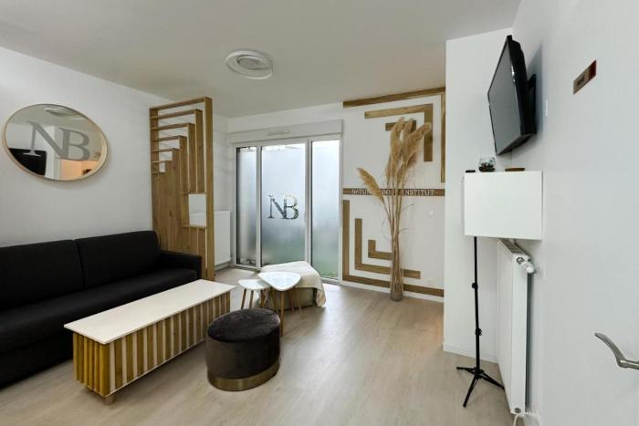 Spacieux appart terrasse métro hôpital 4pers wifi