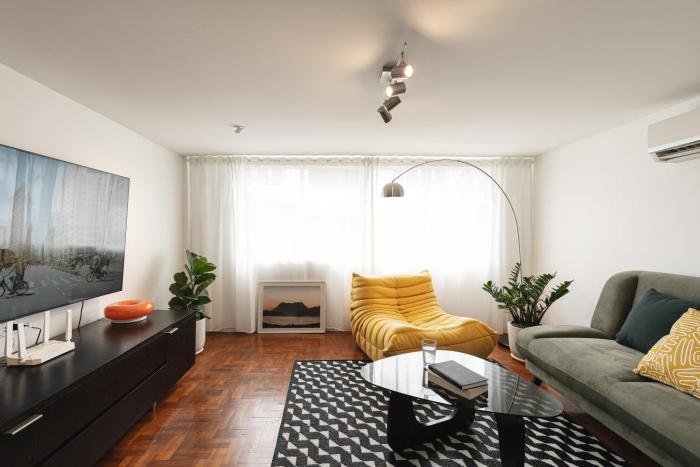 Flat and Fur 2BR Mid-Century 3mins to Nimman Airport