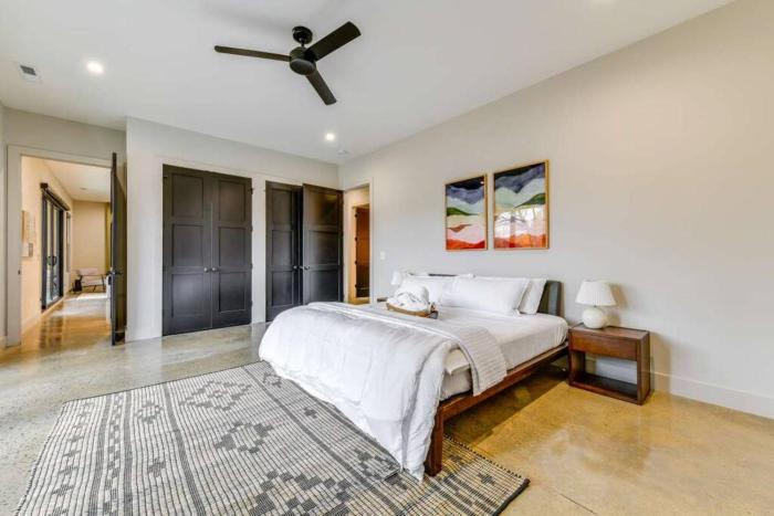 The Flat - A Lake View Retreat with Dock Access