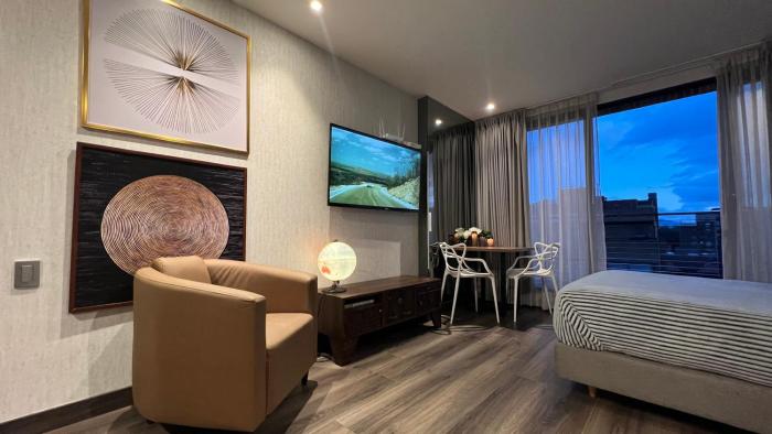 Apartment with hotel amenities, coworking, room service, gym