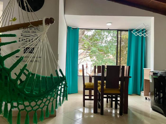 explora la magia de laureles