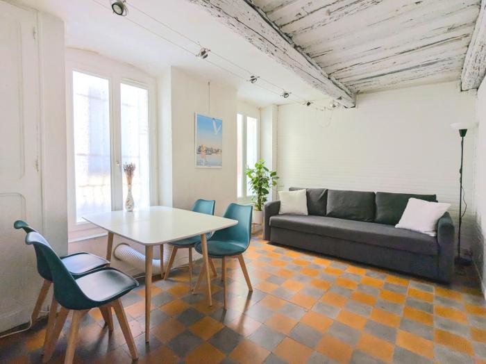 Cozy Apartment Intramuros near the Station