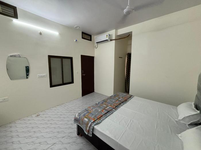 Pipewalas house I Near Kashi Vishwanath