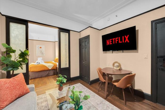 Stunning Condo in Heart of New York with GYM & MORE