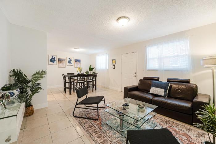 Stylish 3 Bedroom Miami Retreat Close Brickell