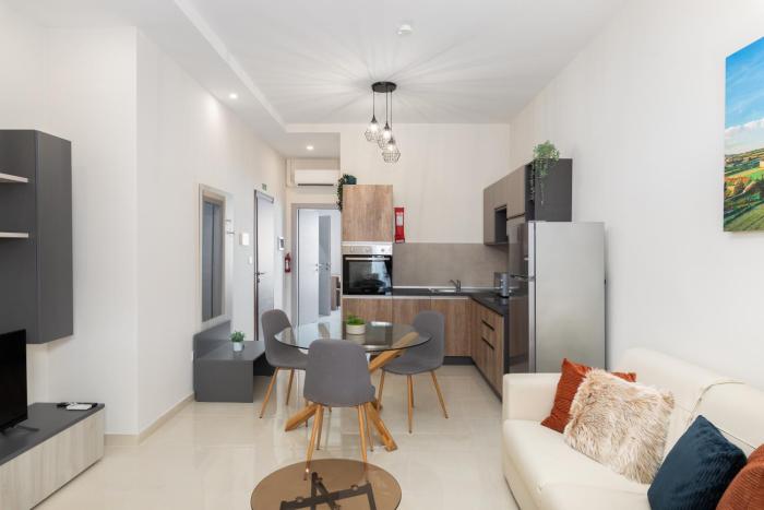 Modern 2BD Apartment with Maltese Balcony & Back Yard - Close to St Julians & St Georges Bay & Sliema Promenade