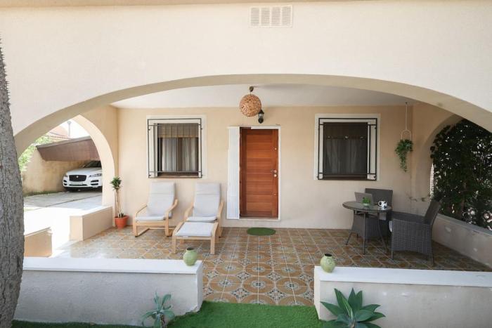 Cómodo chalet en la playa con gran patio exterior cerca del MET Y Campo de Golf