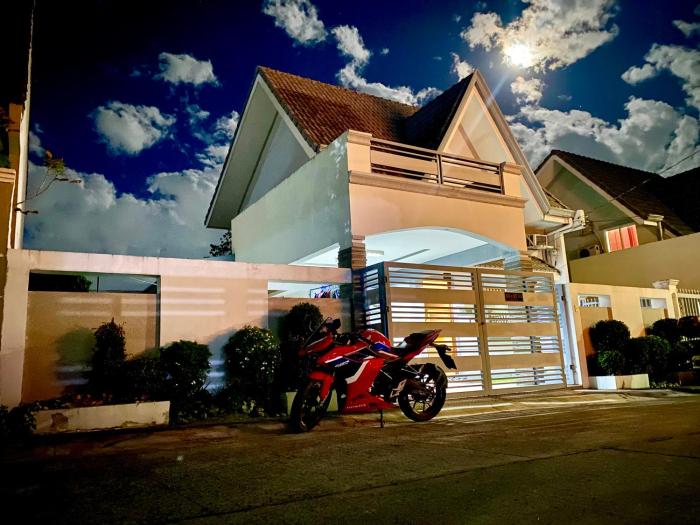 Hillary Timog Park Homes