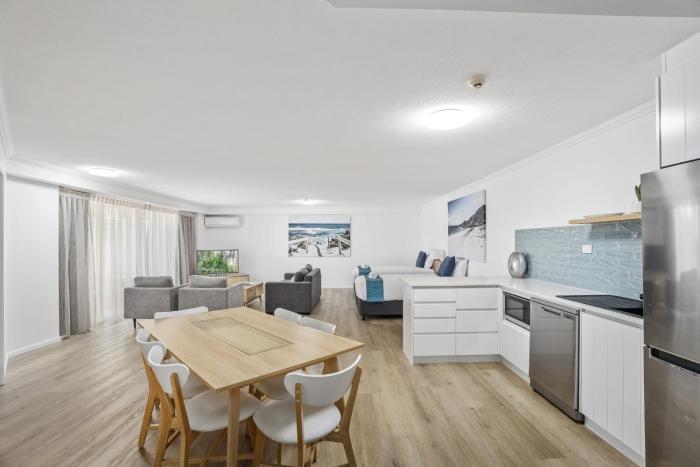 Surfers Paradise - Huge Family Apartment