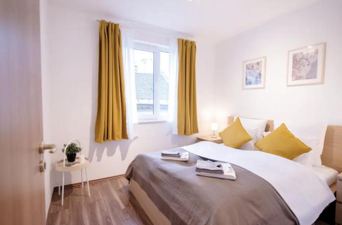 Sunny 2BR with balcony at Szövetség street