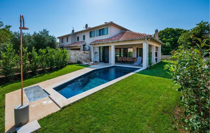 Gorgeous Home In Bale With Sauna