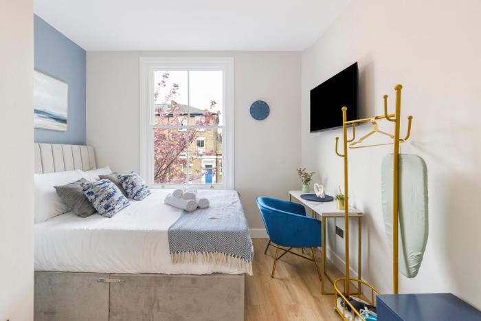 Cityscape Oasis Chic Studio for Urban Dwellers