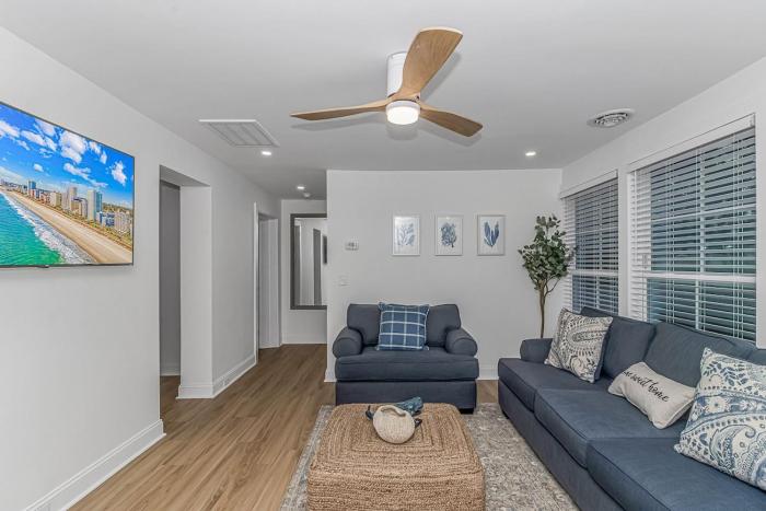 Sunny Shore Retreat Near Beach