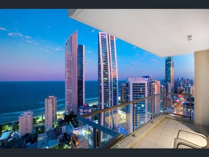 Welcome to a 275m2 Sub-Penthouse with great ocean