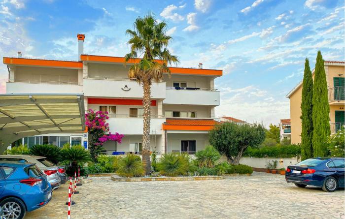 Cozy Apartment In Rogoznica With Wifi