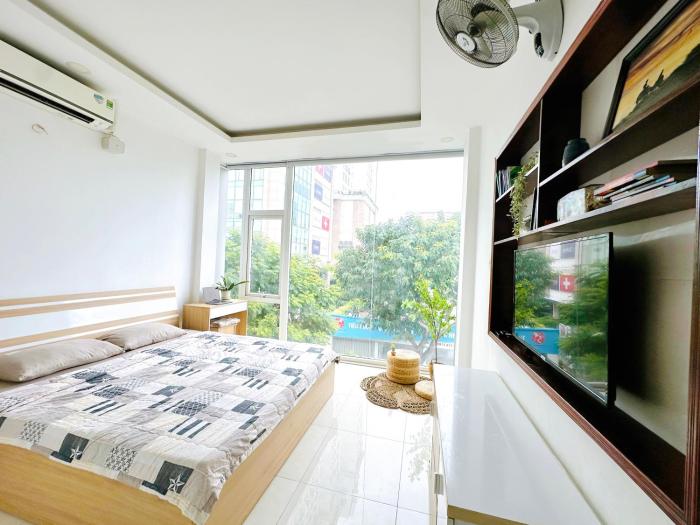 Mặt tiền Quận 3 - Nhà kính view đẹp - có thang máy