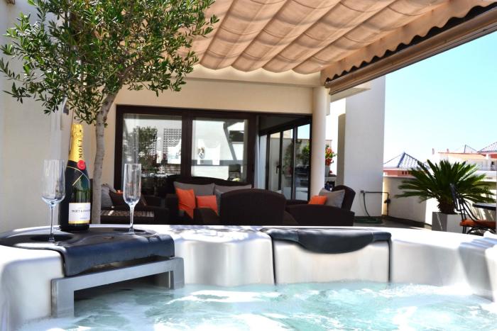 RSH14A - Terrace with hot tub and fantastic views